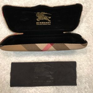 Burberry Glasses case with lens cleaner